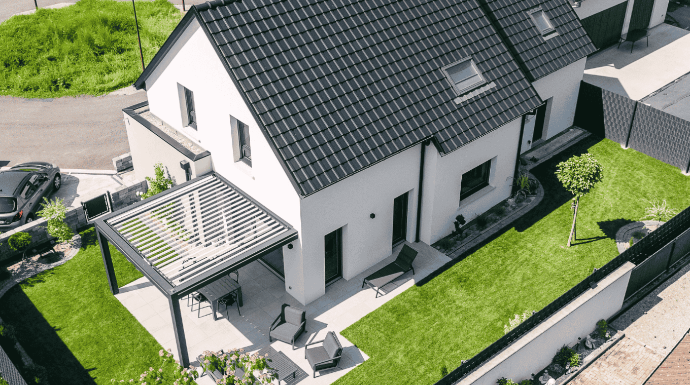 maison contemporaine toit deux pans avec pergola