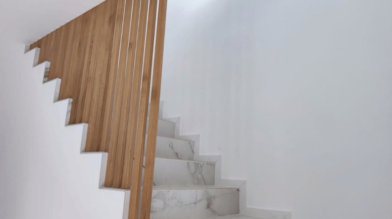 rambarde escalier bois et marbre