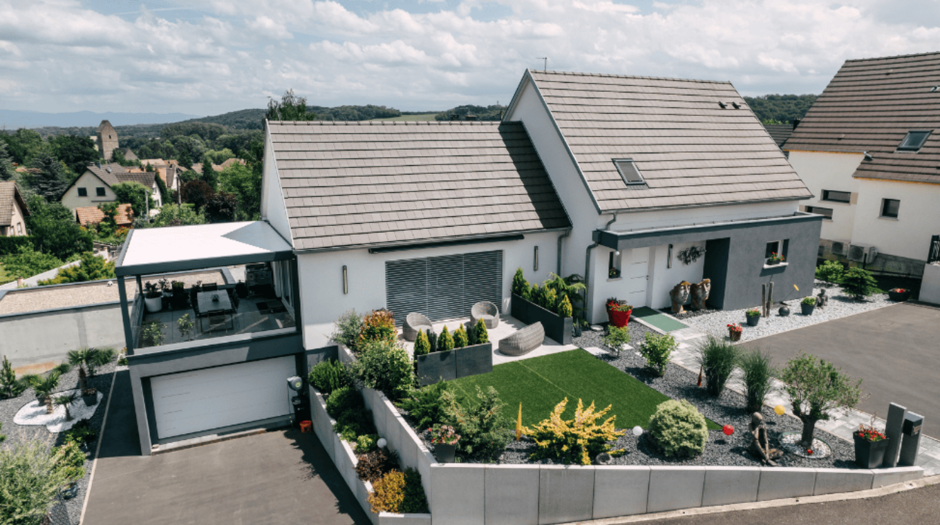 maison contemporaine double toiture et garage