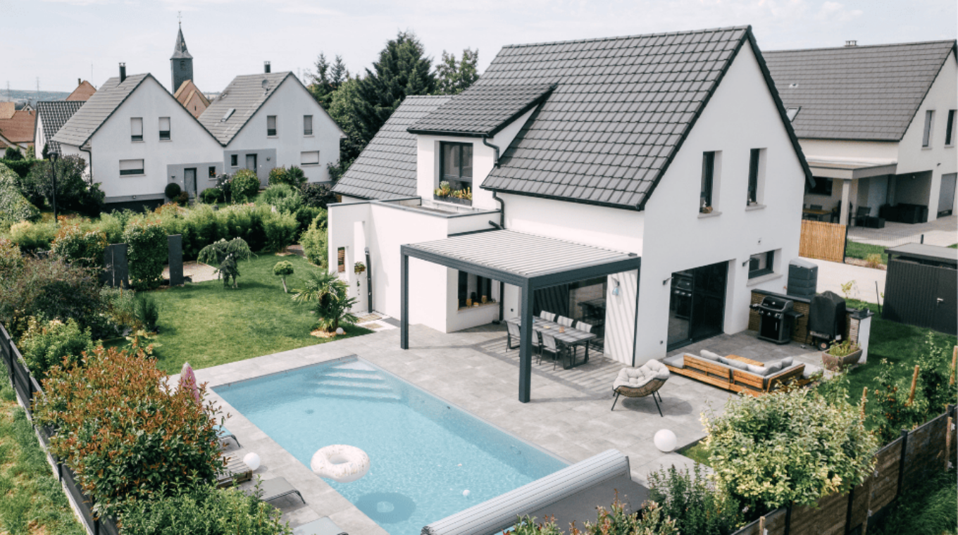maison moderne double toiture pergola et piscine