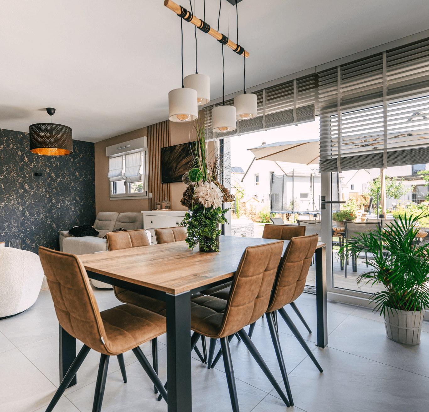 interieur avec grandes baies vitrees