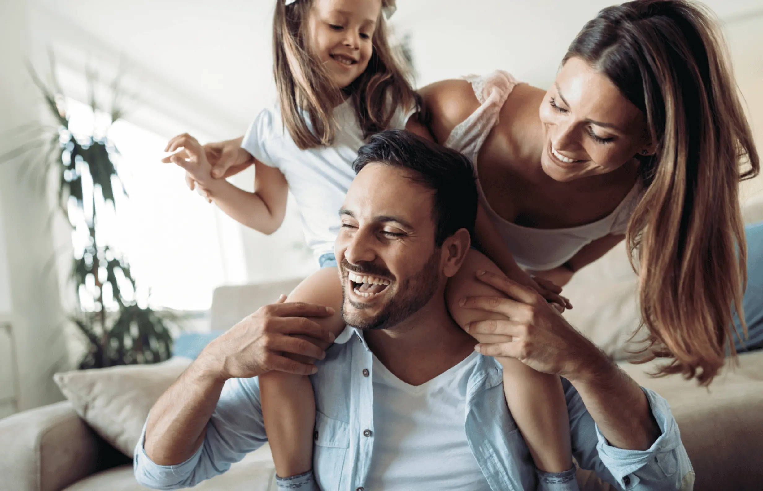couple avec enfant heureux et serein