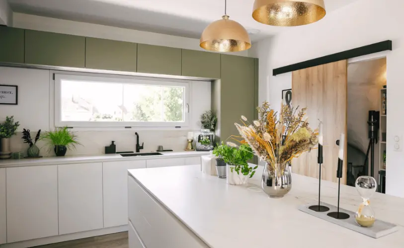 cuisine avec ilot central et cellier