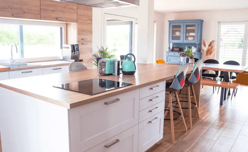 cuisine moderne et design avec lumiere naturelle