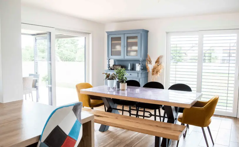 piece de vie moderne et lumineuse