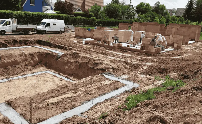 fondations beton maison neuve et elevation murs gros oeuvre