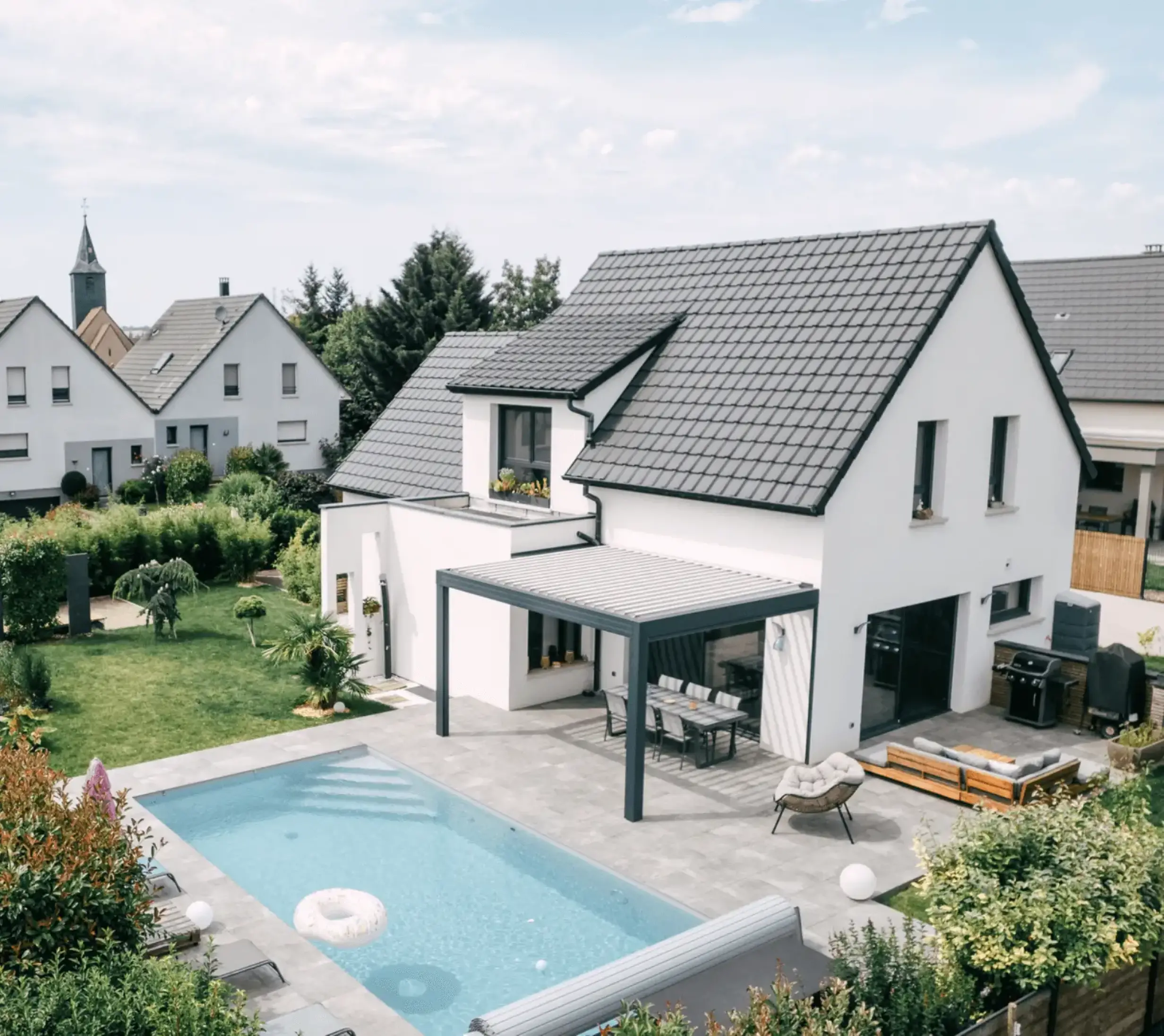 Maison familiale moderne avec piscine et pergola en Alsace