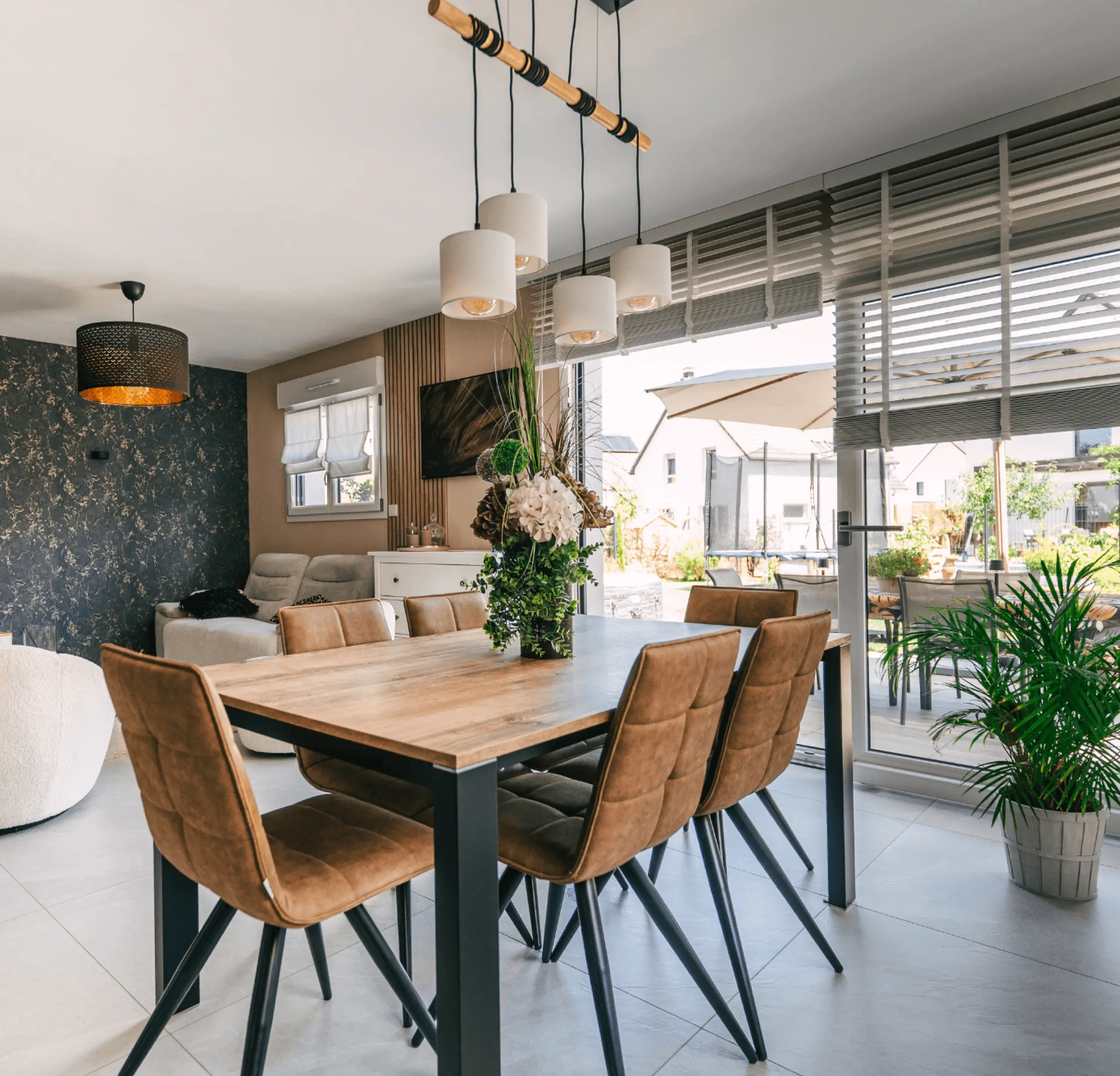 interieur avec grandes baies vitrees